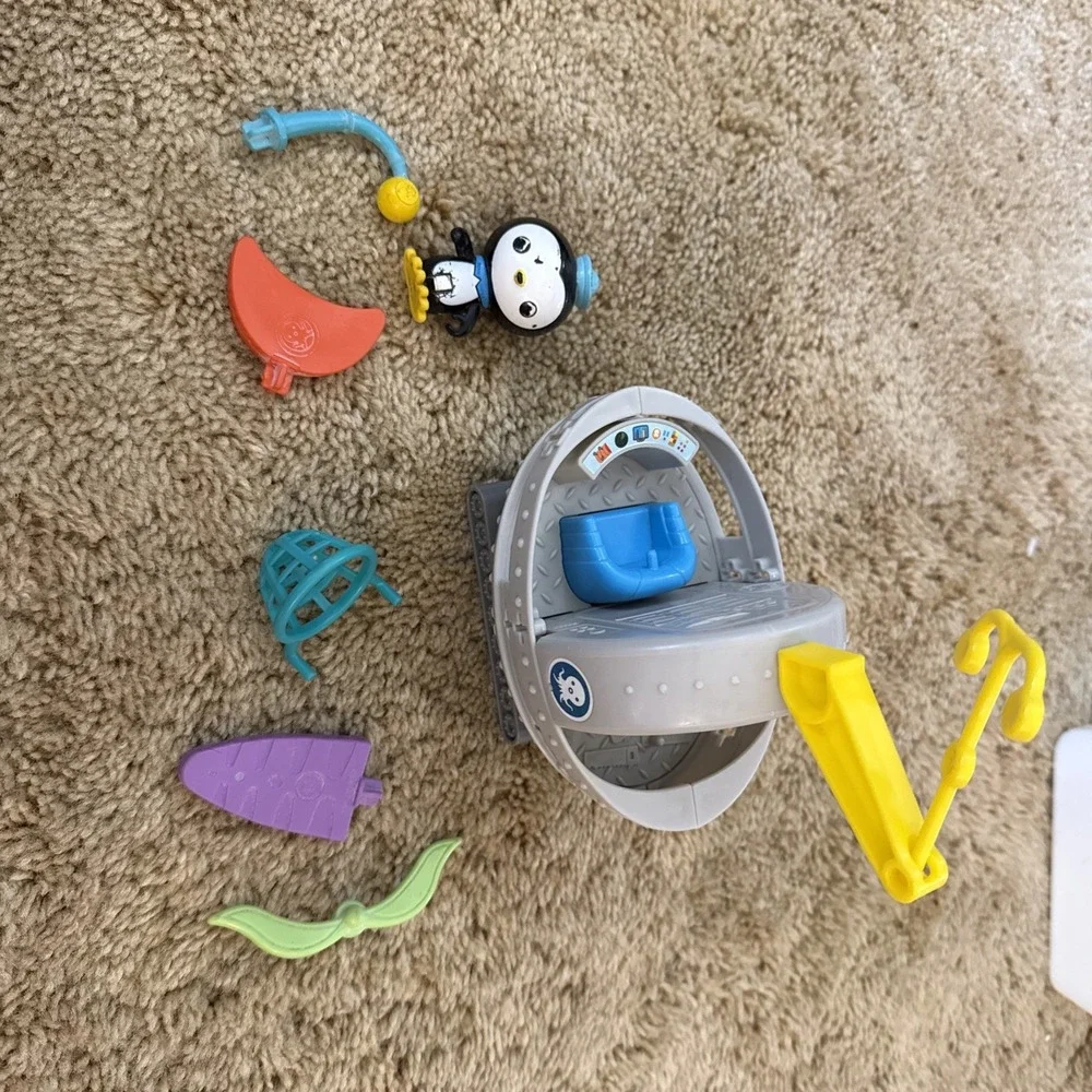 Octonauts Gup-F Build-A-Gup Vehicle with Peso the Penguin & Accessories